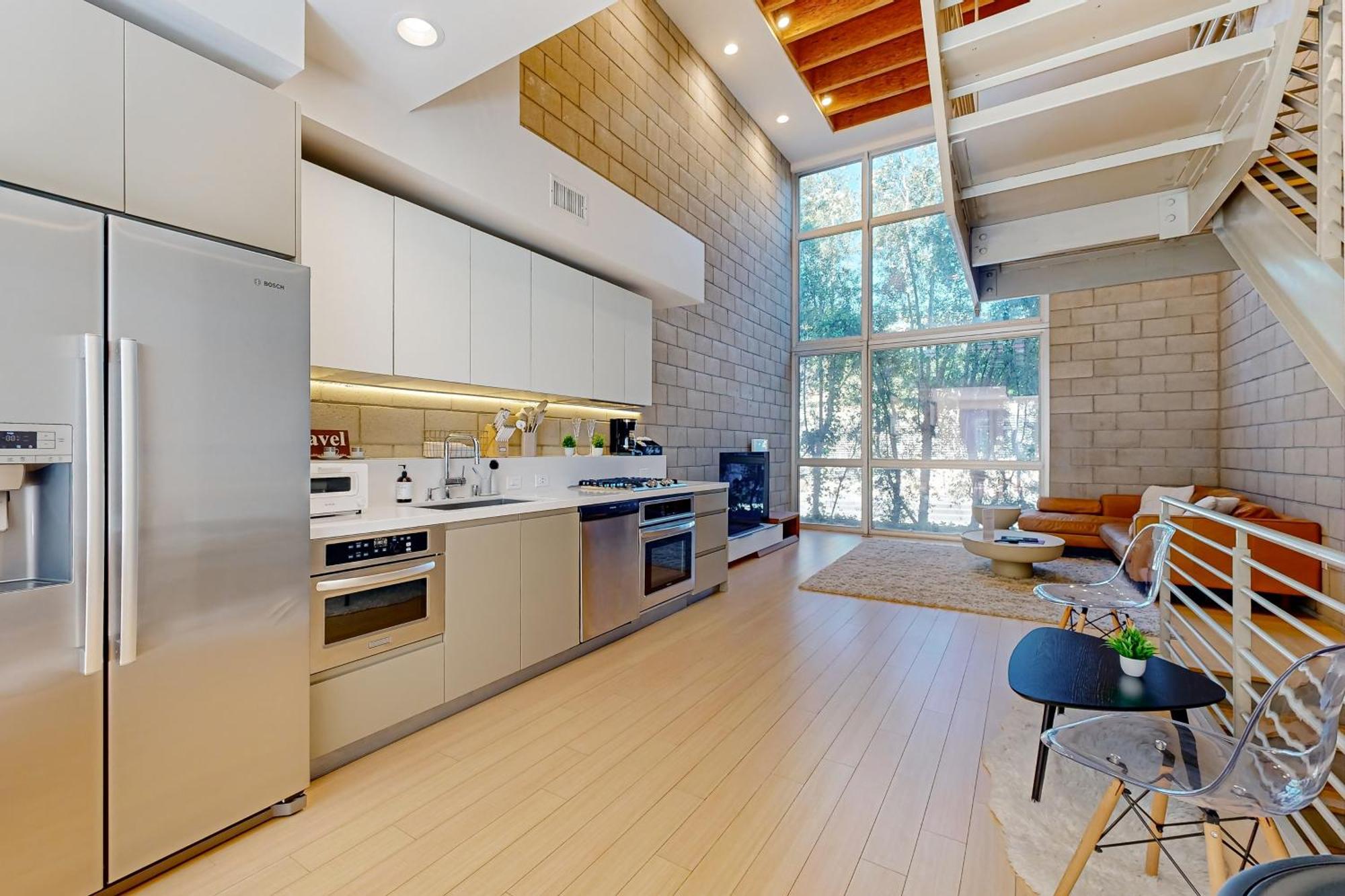 Modern Loft-style Townhouse In Angeles * Los Angeles
