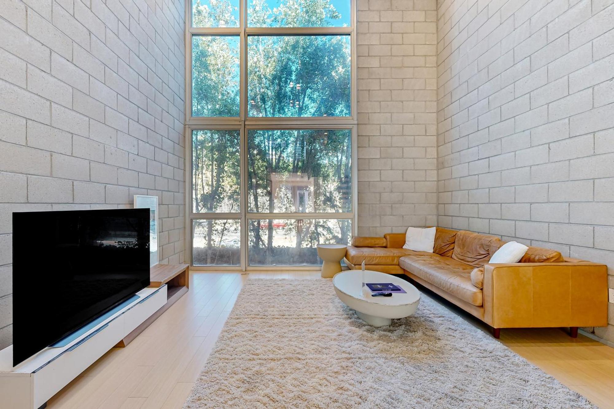 Modern Loft-style Townhouse In Angeles Сasa de vacaciones